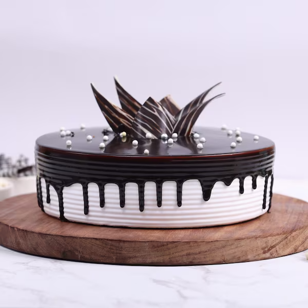 Classic Choco Vanilla Cake - Image 4